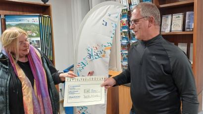 Bild: Chorgemeinschaft Parkstein/exb
Spendenübergabe von der Chorgemeinschaft an die Ideenwerkstatt Parkstein.