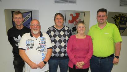 Bild: adj
Der neu gewählte Vorstand des Kegelclubs Weiß-Blau Altenstadt: Matthias Alfery, Christa Frenzel, Udo Janikowsky, Walter Wenning und Thomas Rupprecht (von rechts).