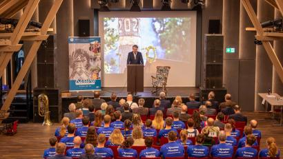 Bild: Mike Radowsky
Professor Dr. Manuel Trummer bei seinem Festvortrag im Saal des Schlosses Theuern.