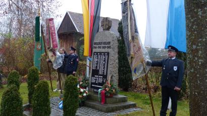 Bild: hme
Das feierliche Gedenken am Neudorfer Kriegerdenkmal.