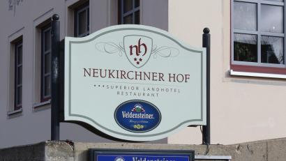 Bild: mfh
Der Neukirchner Hof ist zwar wegen anstehender Sanierungen geschlossen, aber für den Saal hat der Gemeinderat jetzt eine Nutzungsvereinbarung erarbeitet.