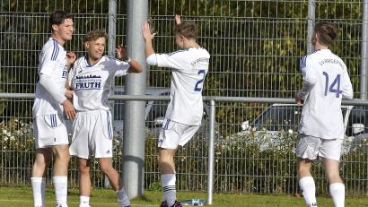 Archivbild: Hubert Ziegler
Eduard Baumbach (Zweiter von links, hier eine Szene aus einem früheren Spiel) ließ mit seinem Ausgleichstreffer in der Nachspielzeit die Raigeringer Landesliga-A-Junioren jubeln.