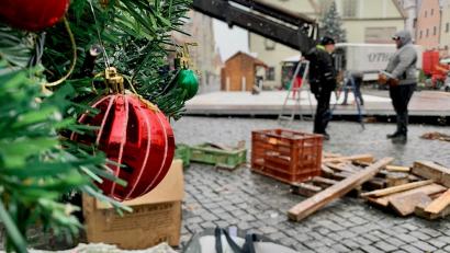 Bild: srm
Am Donnerstag, 30. November, sind hoffentlich alle Buden aufgebaut. Denn dann wird der Weidener Christkindlmarkt eröffnet.