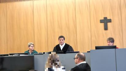Bild: jak
Richter Dr. Marco Heß verhandelte am Dienstag am Landgericht die Berufung zu einem im Juni vom Amtsgericht abgeurteilten Fall von Vergewaltigung und zweifachen gefährlichen Eingriffs in den Straßenverkehr.