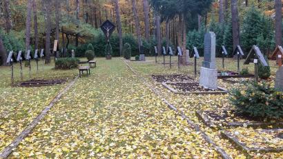 Bild: Will Ertl
Der Friedhof Langenbruck (erbaut 1932/33) im Südlager Vilseck. Schon in den 1960er-Jahren bewahrte der damalige US-Sergeant Abraham mit viel Eigeninitiative die Gedenkstätte vor dem Verfall.