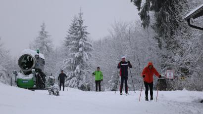 Bild: Dieter Jäschke
Winterwunderland: Bereits am Mittwoch, also ein paar Tage vor dem offiziellen Saisonauftakt, sind einige Langläufer auf de Silberhütte unterwegs.