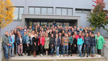 Bild: Anita Ries/exb
Die ehemaligen Klassenkameraden der Naabtal-Realschule kommen zu einem Treffen zusammen.
