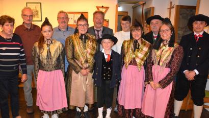 Bild: jr
Neuwahlen gab es beim Stiftländer Heimatverein, der in drei Jahren sein 100-jähriges Bestehen feiern kann. Geführt wird der Verein weiter von Michaela Lenk (Fünfte von links), die seit 27 Jahren an der Spitze steht.