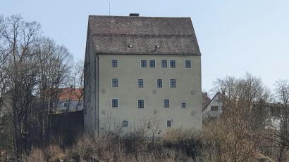 Bild: Lowak
Die Burg Neuhaus ist sanierungsbedürftig. Alleine der Erhalt des Bestands dürfte nach ersten Schätzungen mit rund sieben Millionen Euro zu Buche schlagen.
