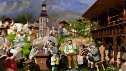 Bild: Florian Miedl/fph
Die Sonderausstellung „Die Marktredwitzer Krippensammlung – eine Erinnerung an Karl Schenkl“ ist bis zum 5. Februar im Egerland-Museum zu sehen.