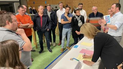 Bild: ge
Arbeitsgruppen sammelten die Ideen und Forderungen der Unternehmer und Bürger für die zukünftige Entwicklung des westlichen Landkreises.
