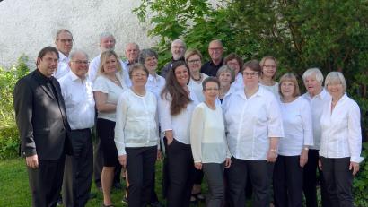 Bild: Gerd Hennecke/exb
Die Sulzbacher Kantorei mit Kirchenmusikdirektor Gerd Hennecke (links).