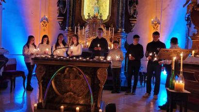 Bild: bey
Der Gottesdienst, den die Ministranten unter dem Motto "Farben" vorbereitet hatten, kommt bei den Besuchern gut an.