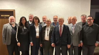 Bild: Kolping Waldershof/exb
Die Kolpingsfamilie Waldershof ehrte einige Mitglieder: (von links) Bezirkspräses Franz Fuchs, Bürgermeisterin Margit Bayer, Diözesanpräses Karl Dieter Schmidt, Ortsvorsitzende Ruth Schindler, Erwin Schreyer, Reinhold Haberkorn, Norbert Härtl, Erich Härtl, Karl Pirner, Josef Daubenmerkl, Präses Bernd Philipp und Bezirksvorsitzender Michael Bauer.