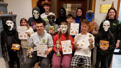 Bild: R. Kreuzer
Die Jugend beim Halloweenschießen der Schützengesellschaft Hubertus in Schirmitz.