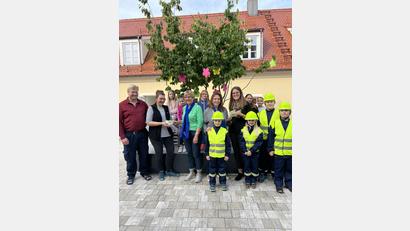 Bild: Nadja Trißl/exb
Der Katholische Frauenbund Plößberg-Schönkirch spendet je 200 Euro an die Kinderfeuerwehr Plößberg und die Jugendgruppe des OGV Plößberg.