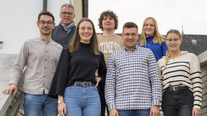 Bild: Stadt Tirschenreuth/exb
Sebastian Wiedemann und Franz Stahl (von links) mit dem neu gewählten Vorstand des Jugendrates Lena Mayerhöfer, Simon Häring, Lukas Üblacker, Verena Müller und Julia Burkhard.