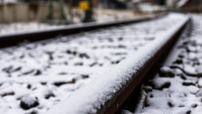 Symbolbild: Philipp von Ditfurth/dpa
Schneefälle führen zu Einschränkungen bei Fahrten mit der Oberpfalzbahn – bis einschließlich Samstag.