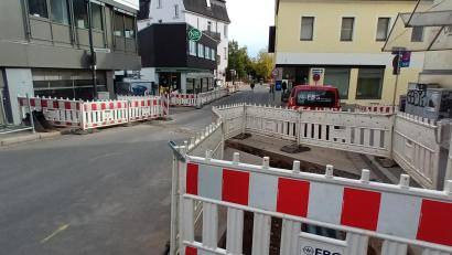 Bild: Stromnetz Weiden/exb
Auf dem Weg zum Naabwiesenparkplatz säumten Baustellen den Weg.