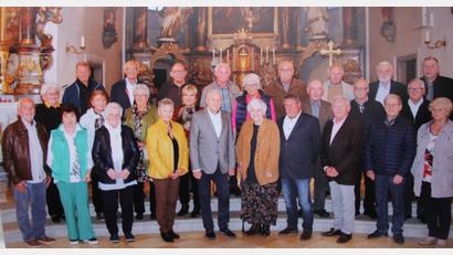 Bild: Fröhlich/exb
In der Stadtpfarrkirche Oberviechtach, in der viele von ihnen getauft und ihre Erstkommunion gefeiert haben, ist das obligatorische Gruppenfoto gemacht worden.