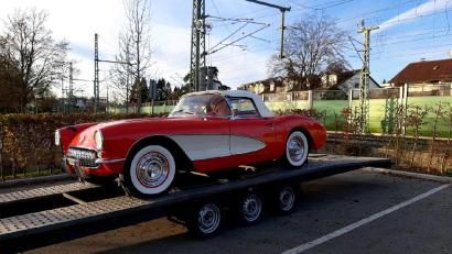 Bild: Hauptzollamt Ulm
Ein 53-Jähriger wurde beim Schmuggel einer Corvette C1 ertappt.