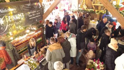 Bild: fpoz
Der Weihnachtsmarkt in Poppenreuth lockte zahlreiche Besucher in den Kramer-Stodl.