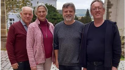 Bild: Malikoski/exb
Das evangelische Pfarrehepaar Norbert und Ruth Schlinke geht nach Mittelfranken, Stefan Drechsler ist seit kurzem neuer zweiter Pfarrer in Schwandorf und Diakon Jürgen Weich (von links) ist künftig zuständig für die Kirchengemeinden Nabburg, Pfreimd und Schwarzenfeld.