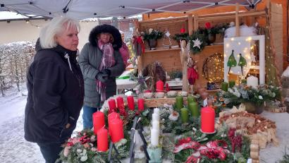 Bild: hka
Der Advents- und Weihnachtsschmuck des Katholischen Frauenbundes war gefragt.