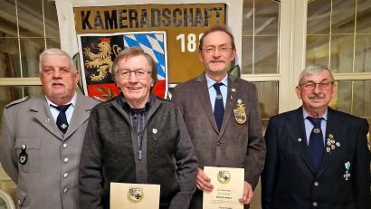 Bild: R. Kreuzer
Zum 140-jährigen Jubiläum der Kameradschaft 1883 Rothenstadt standen Ehrungen für langjährige Mitgliedschaft auf der Tagesordnung. Von links Alfons Landgraf, Hans Deisel, Robert Lankes, Josef Lang.