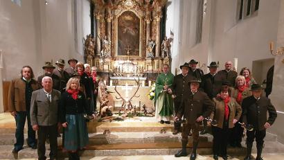 Bild: Christian Geilersdörfer
Die Jagdhornbläsern der Jägerkameradschaft Hahnbach gestalten Hubertusmesse und Hubertusfeier musikalisch.
