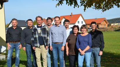 Bild: Freie Wähler Kulmain/exb
Thomas Hecht, Schriftführer Harald Tretter, Vorsitzender Manuel Griener, Rechnungsprüfer Uli Arzberger, Zweiter Vorsitzender Daniel Stich, Daniel Deubzer, Martina Amtmann, Maria Stich und Stefan Vetter (von links) bilden den neuen Vorstand der Freien Wähler Kulmain.