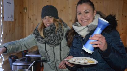 Bild: jr
Beim 1. Weihnachtsmarkt des TSV Konnersreuth mit dabei war auch der Verein "Kopf hoch", angeboten wurden Pommes und Waffeln.