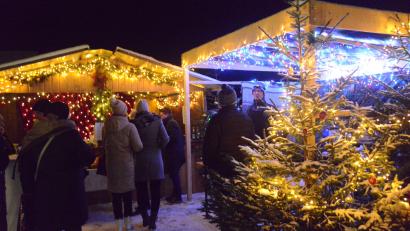 Bild: bey
Die Verkaufsstände bei der Vulkanweihnacht waren alle weihnachtlich geschmückt.