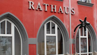 Bild: lum
In der vergangenen öffentlichen Stadtratssitzung wurden zahlreiche Anliegen behandelt, unter anderem auch ein Neuerlass der Erschließungsbeitragssatzung.