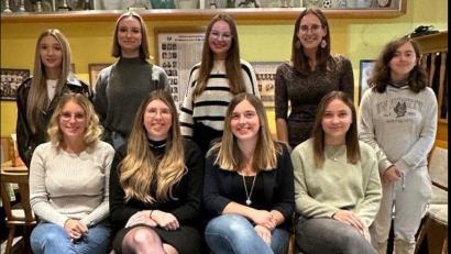 Bild: Peter Bauer/exb
Das erfolgreiche Damen-Tennis-Team des SV Neusorg: Angelina Köstler (hinten von links), Nele Aures, Josephine Keck, Elena Philipp, Paula Faltenbacher sowie Ramona Striegl (vorne von links), Johanna Bayer, Lena Bauer und Lisa Bauer.
