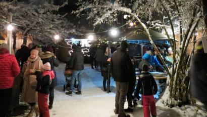Bild: tja
Viele Besucher kommen zum Adventsmarkt in Altendorf.