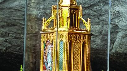 Bild: Pfarrgemeinde Nabburg/exb
Der Reliquienschrein der Heiligen Bernadette kommt nach Nabburg.