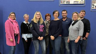 Bild: u
Einstimmige Ergebnisse erbringen die Neuwahlen beim Förderverein „Freunde der Grund- und Mittelschule Schnaittenbach“ (von links): Caroline Wagner, Rektorin Michaela Bergmann, stellvertretende Vorsitzende Steffi Escherl, Gabriele Schindler, Vorsitzende Irmi Birner, Zweiter Bürgermeister Uwe Bergmann, Nadine Markert und Andreas Gallner.