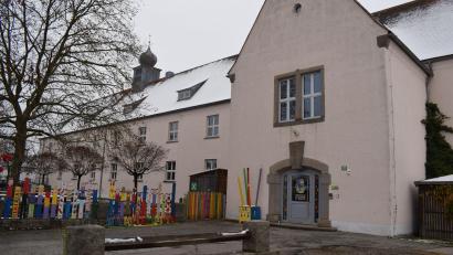 Bild: bnr
Im Altbau der Landgraf-Ulrich-Schule soll künftig der Kooperative Ganztag untergebracht werden.