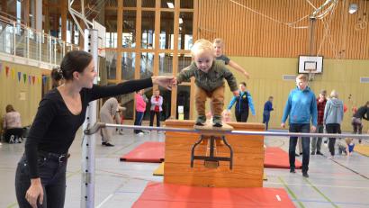 Bild: fdl
Die Kinder haben sichtlich Spaß bei den einzelnen Übungen im Parcours.