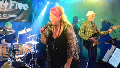 Bild: Kunz
"Steely Five" brachten Classic Rock auf die Bühne des Parapluie.