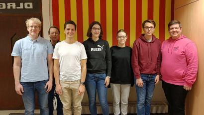 Bild: Peter Gleißner/exb
Der neue Jugendvorstand der DLRG Weiden mit (von links) Markus Koller, Claudia Glaubitz, Felix Schneider, Vorsitzende Martina Kraus, Helena Staeck, Johannes Kraus und Daniel Wanninger.
