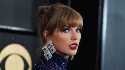 Bild: Jordan Strauss/Invision/AP/dpa
Nach Wolodymyr Selenskyj wurde Taylor Swift zur „Person of the Year“ ernannt.