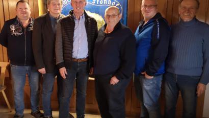Bild: Schlehuber/exb
Bei der Jahresversammlung des Schlosskapellenvereins Fronhof stehen Neuwahlen auf der Tagesordnung. Unser Bild zeigt (von links) Gerhard Armer, Werner Winderl, Franz Schmidl, Alfons Schmitzer sen., Alfons Schmitzer jun. und Hermann Haas.