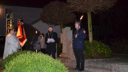 Bild: gi
Die Dorfgemeinschaft Heumaden feierte mit einem Gottesdienst das Patrozinium der Kapelle St. Leonhard und gedachte auch der Opfer der beiden Weltkriege am Kriegerdenkmal. Bürgermeister Armin Bulenda sprach zum Volkstrauertag.