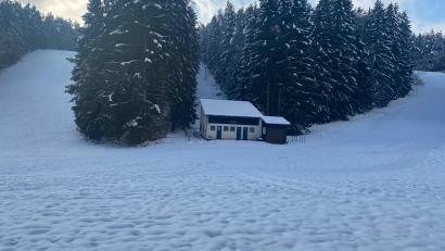 Bild: am
Nach zwei Jahren Pause nimmt der Skilift in Nabburg erstmals wieder den Betrieb auf.