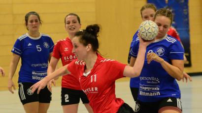 Archivbild: mhs
Natalie Fleischmann (vorne) und die HSG Nabburg-Schwarzenfeld gastieren am Samstag in Mittelfranken beim TSV Winkelhaid.