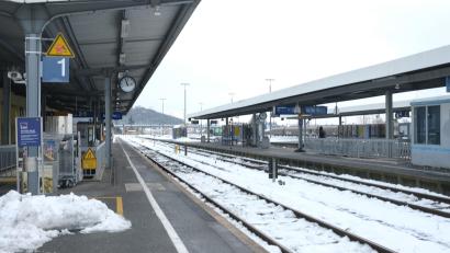 Bild: Hirsch
Vom GDL-Streik lahmgelegt: Gähnende Leere am Schwandorfer Bahnhof.