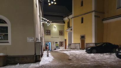 Bild: Lowak
Der Kirchplatz in Neustadt/WN.