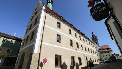 Archivbild: Wolfgang Steinbacher
Eine Pressemitteilung aus dem Rathaus informiert über nichtöffentlich gefasste Beschlüsse des Auerbacher Stadtrats.